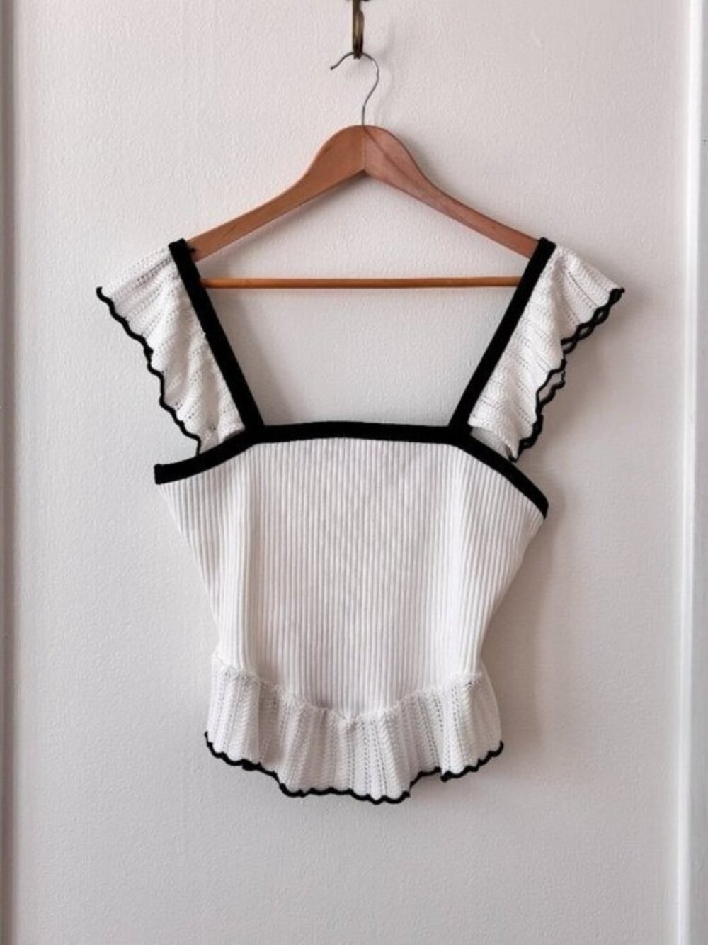 🛍 Zara White Ribbed Ruffle Peplum Top Square Neck Contrast Trim Size L - Picture 3 of 8